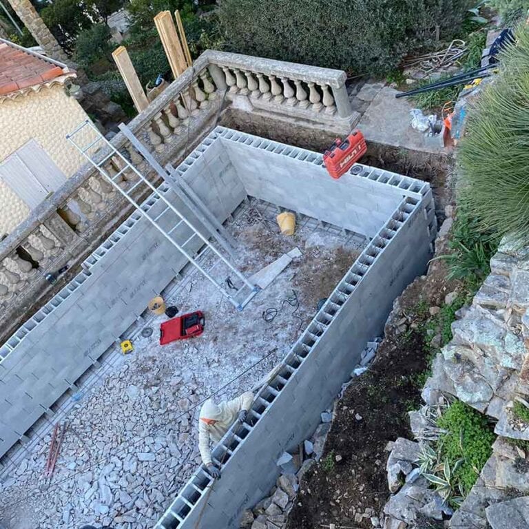Cill Construction Toulon Bandol Hyères Construction Rénovation Aménagement extérieur piscine haut de gamme luxe agglo bancher